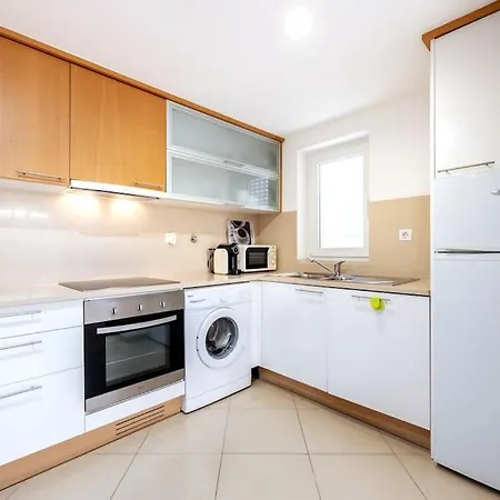 דירה Elegant Duplex 1br W- Pool, Parking & Balcony *